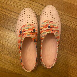 Adult Native Shoes (sz 10)